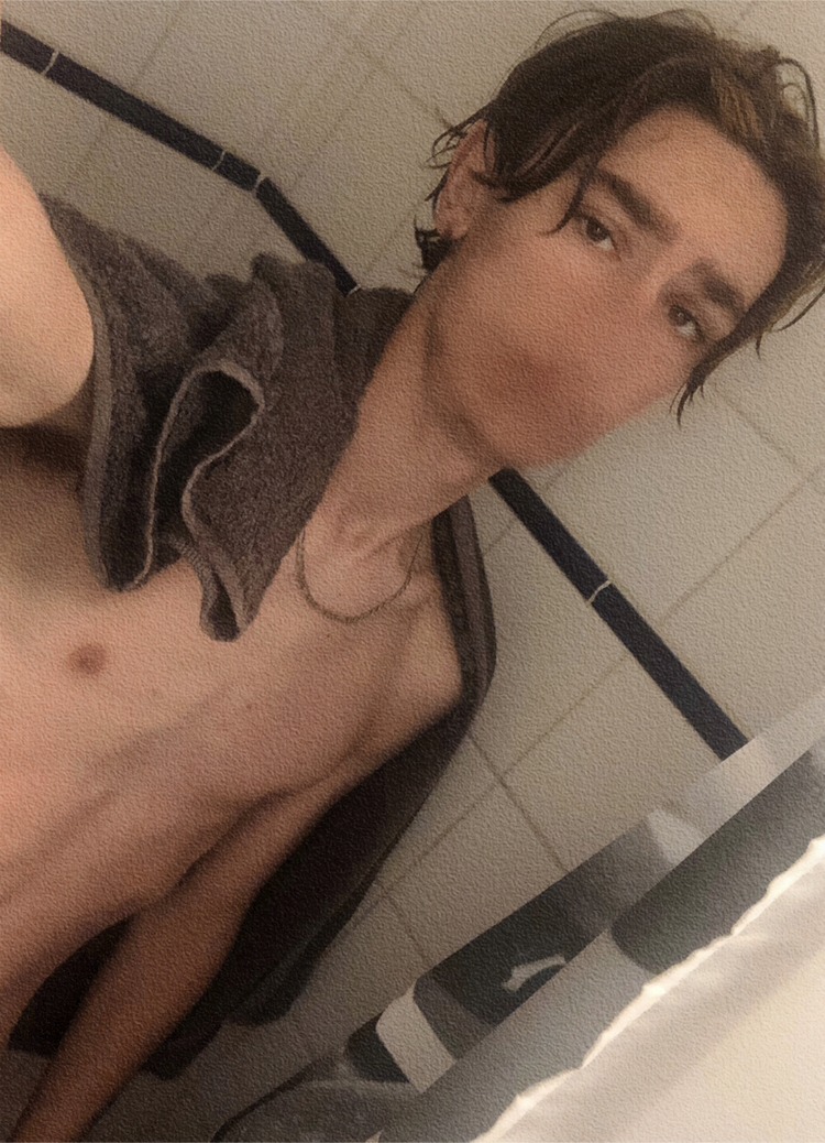 Profil de Fayel, 19 ans, Adultère à Whitestone